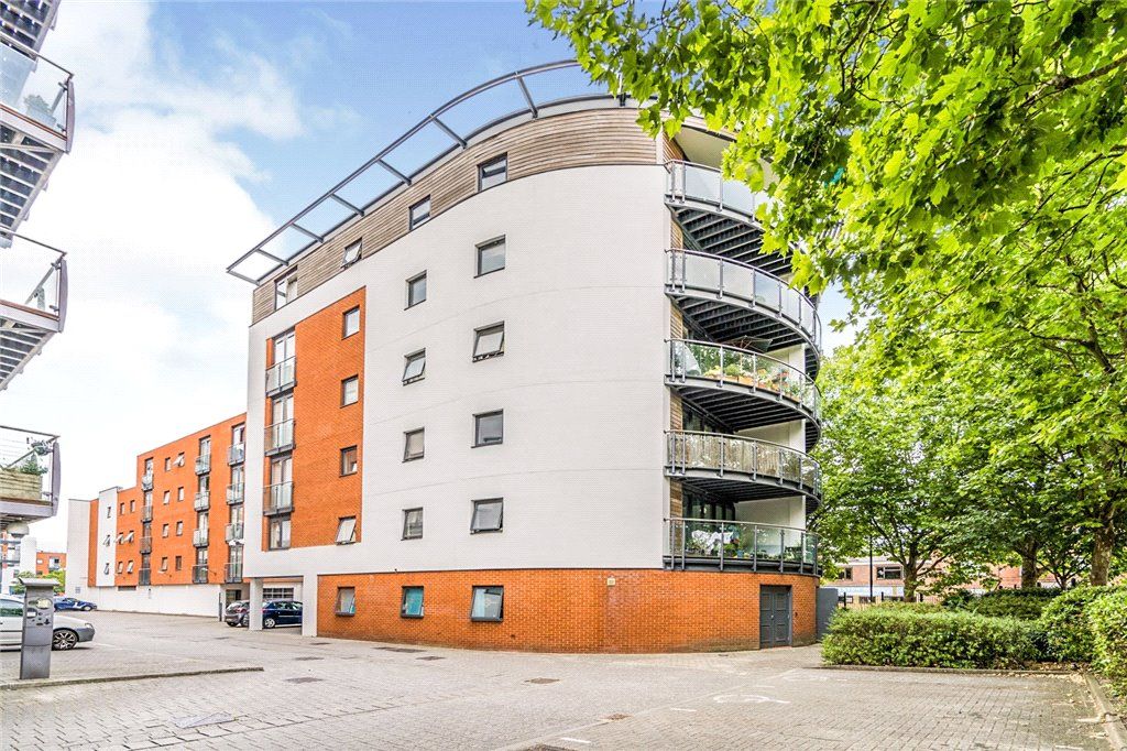 2 bed flat for sale in Endeavour Court, 50 Channel Way, Southampton SO14, £200,000