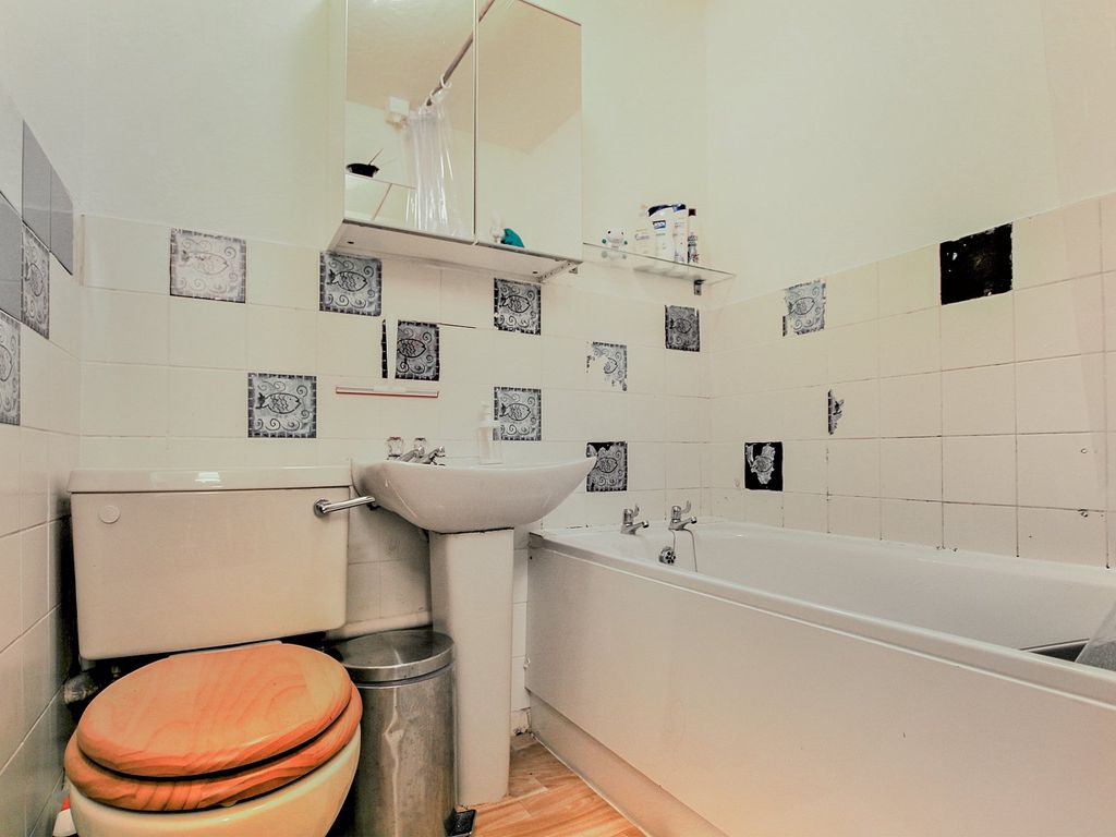 1 bed terraced house for sale in Tall Trees, Colnbrook, Slough SL3, £245,000