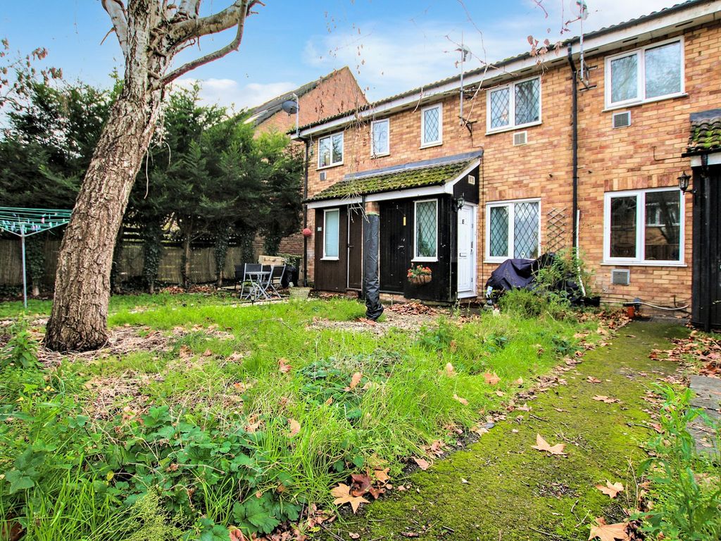1 bed terraced house for sale in Tall Trees, Colnbrook, Slough SL3, £245,000