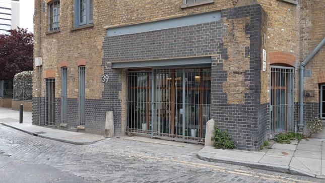 Office for sale in 39, Gowers Walk, London E1, Non quoting