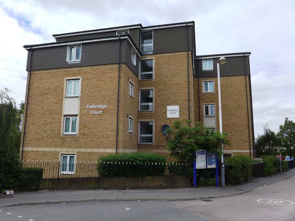 1 bed flat for sale in Felbridge Court, High Street, Feltham TW13, £135,000