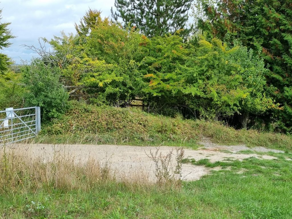 Land for sale in Baydon Road, Wiltshire SN8, £13,500