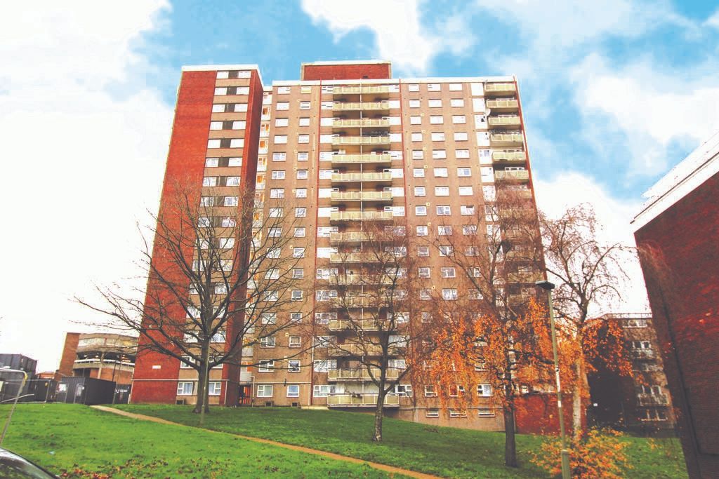 1 bed flat for sale in Longford Court, Belle Vue Estate, Hendon NW4, £230,000