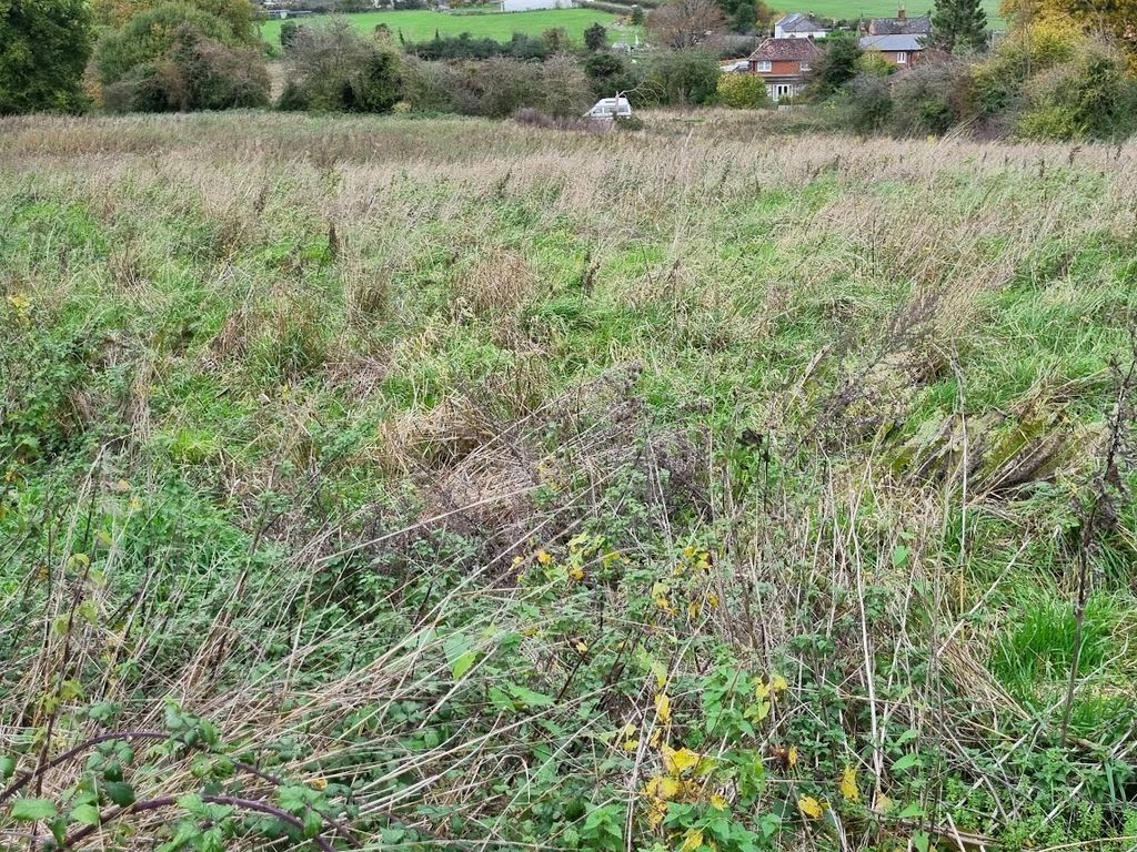 Land for sale in Dunkirk Hill, Devizes SN10, £12,600