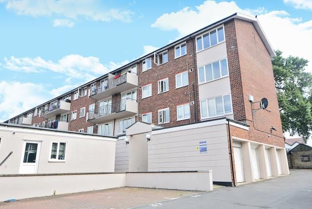 2 bed flat for sale in Temple Cowley, Oxfordshire OX4, £190,000