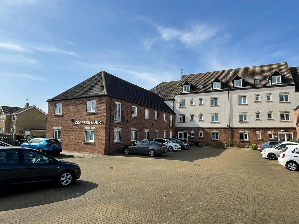 2 bed flat for sale in Wisbech Road, King's Lynn PE30, £140,000