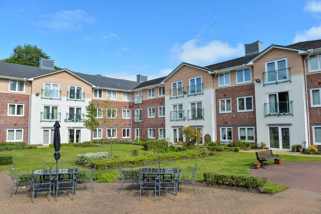 2 bed flat for sale in Heyeswood Ct, St Helens WA11, £130,000