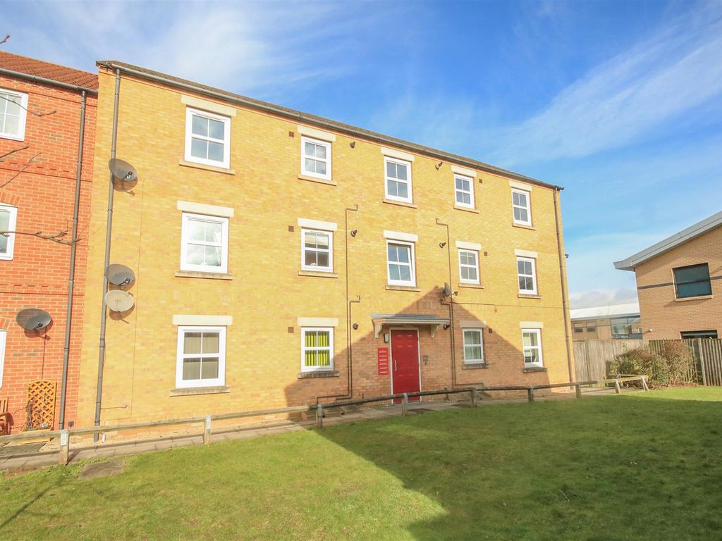 2 bed flat for sale in Lancaster Court, Auckley, Doncaster DN9, £75,995