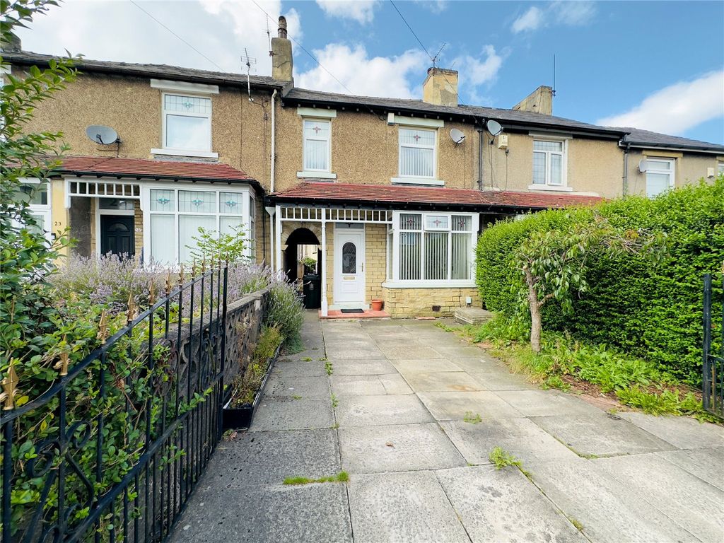 3 bed terraced house for sale in Briggs Place, Bradford BD6, £160,000