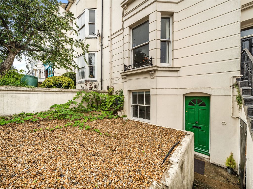 2 bed flat for sale in Chatham Place, Brighton, East Sussex BN1, £225,000