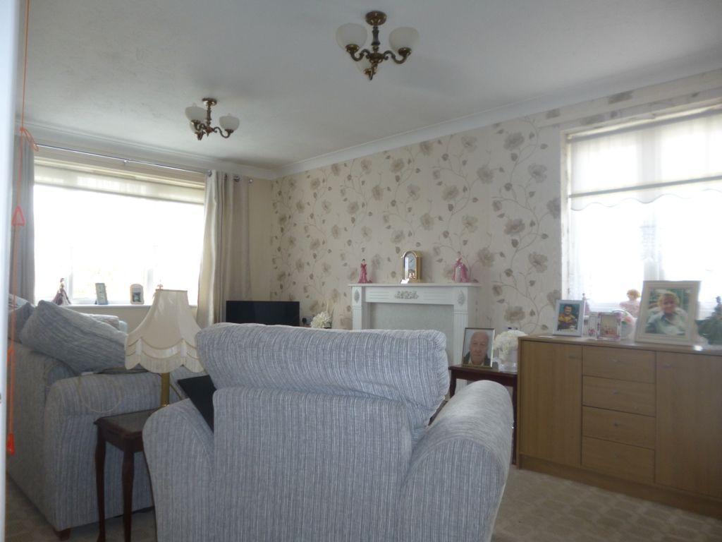 1 bed flat for sale in High Street, Waltham Cross EN8, £120,000