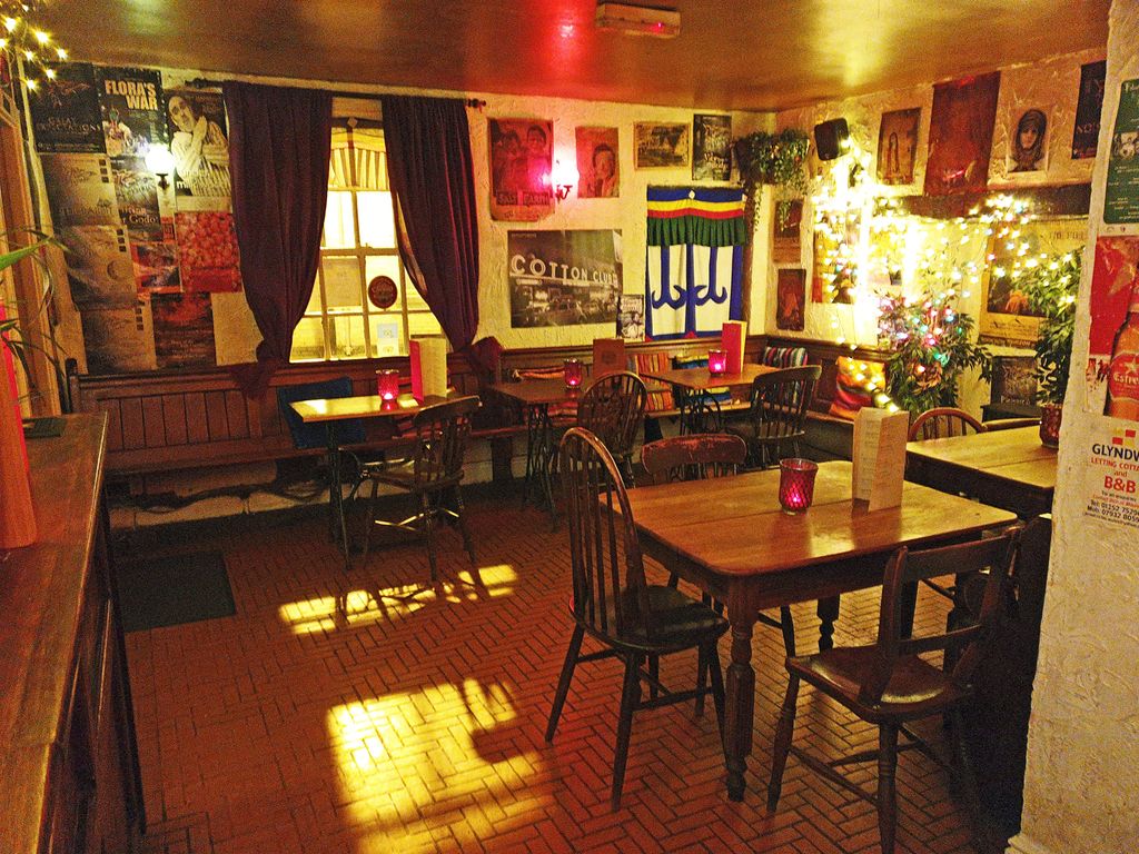 Pub/bar for sale in Mold, Flintshire CH7, £390,000