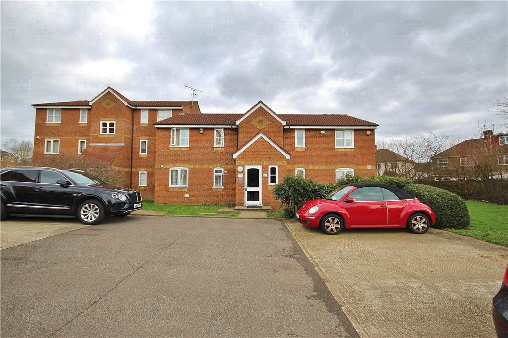 2 bed flat for sale in Redford Close, Feltham, Surrey TW13, £280,000