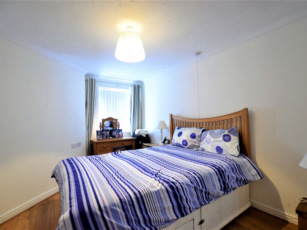 1 bed flat for sale in Bishop Court, 152 Watford Road, Wembley HA0, £160,000