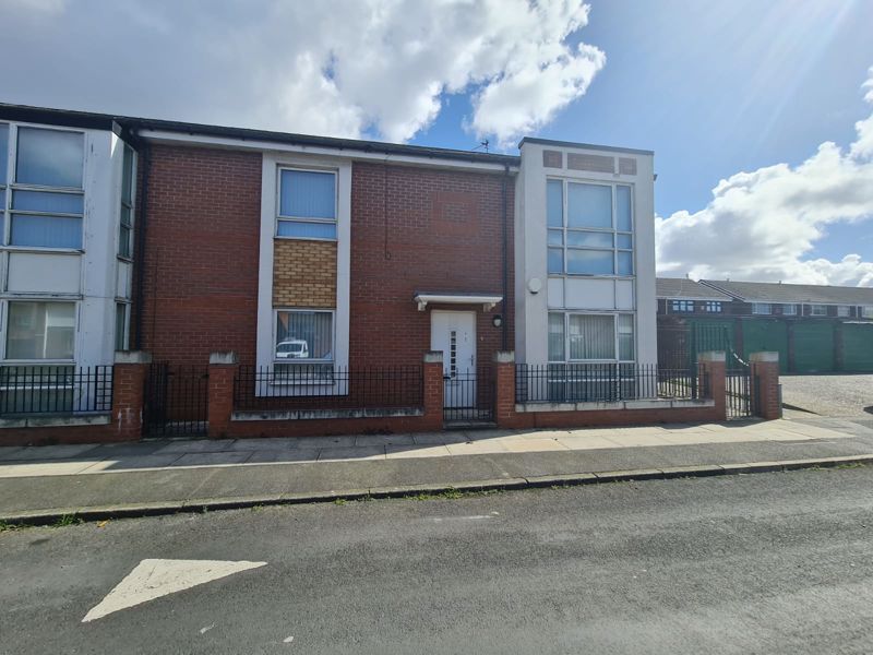 2 bed flat for sale in Gloucester Road, Bootle L20, £30,000