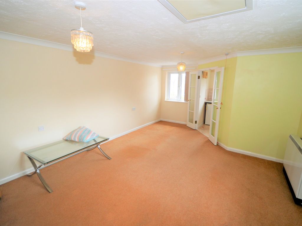 1 bed property for sale in Hart Dene Court, Bagshot GU19, £110,000
