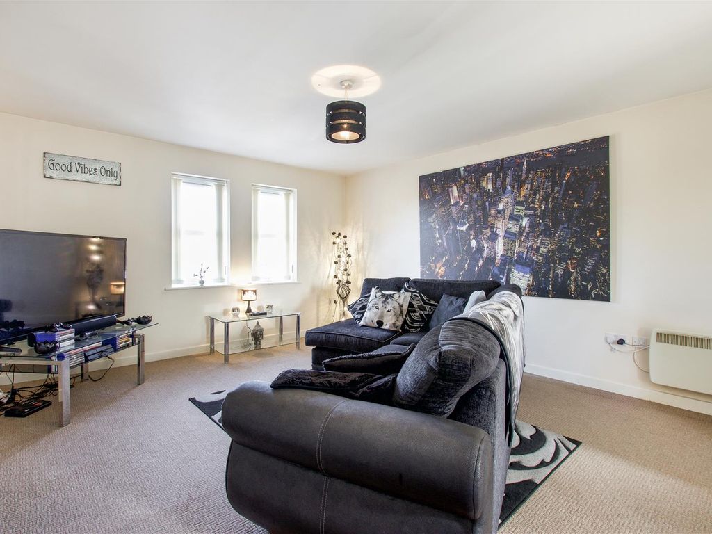2 bed flat for sale in Hardwick House, Heath Road, Holmewood S42, £100,000