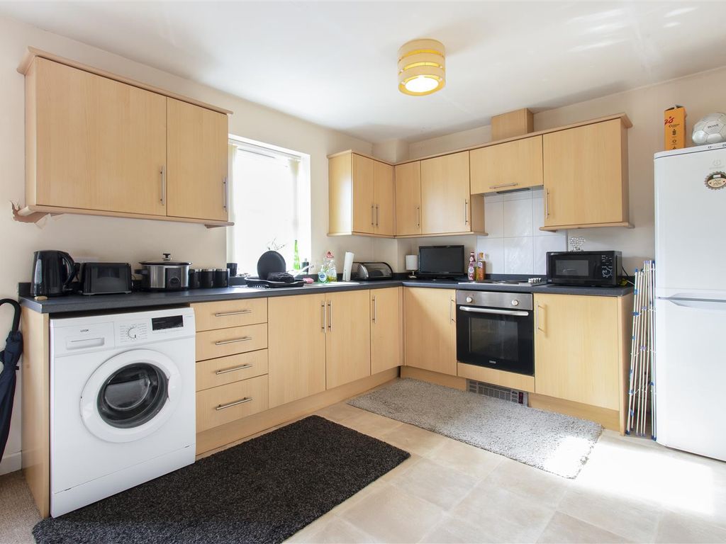2 bed flat for sale in Hardwick House, Heath Road, Holmewood S42, £100,000