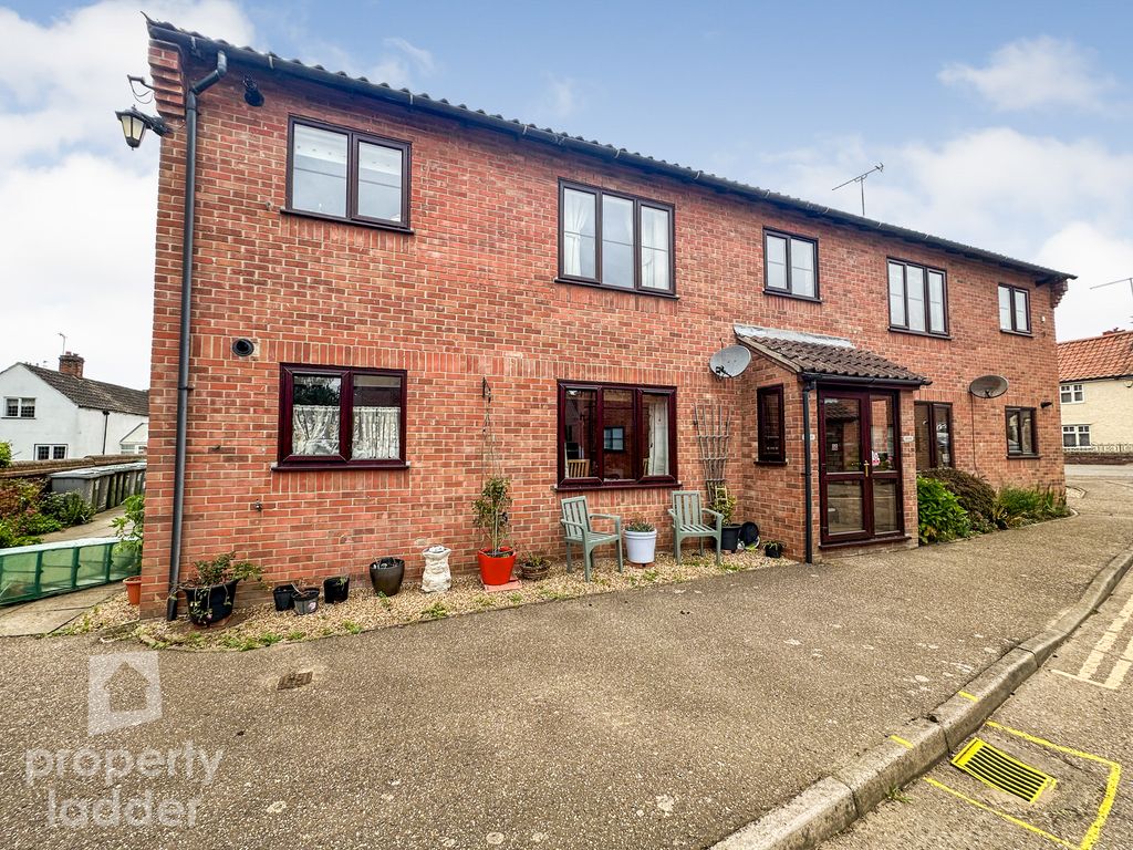 2 bed flat for sale in Old Foundry Court, Old Road, Acle, Norwich NR13, £155,000