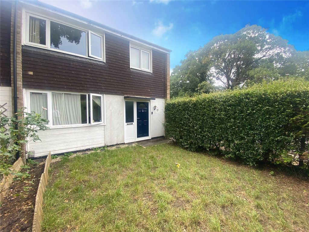 3 bed end terrace house for sale in Sedgemoor, Farnborough GU14, £340,000