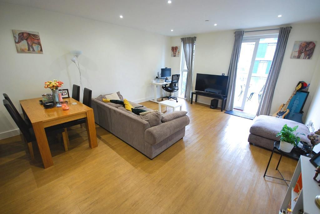 1 bed flat for sale in Aylesbury House, Hatton Road, Wembley, Middlesex HA0, £339,950