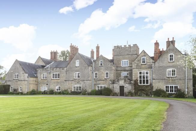2 bed flat for sale in Stratton Audley Manor, Oxfordshire OX27, £280,000