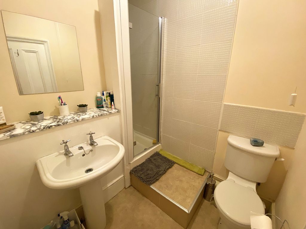 1 bed flat for sale in Lord Montgomery Way, Portsmouth PO1, £118,000