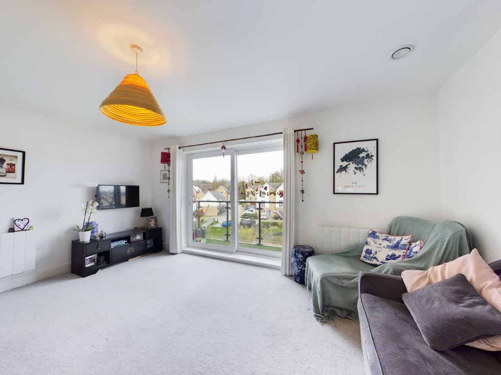 2 bed flat for sale in Richardson House, Nash Mills HP3, £270,000