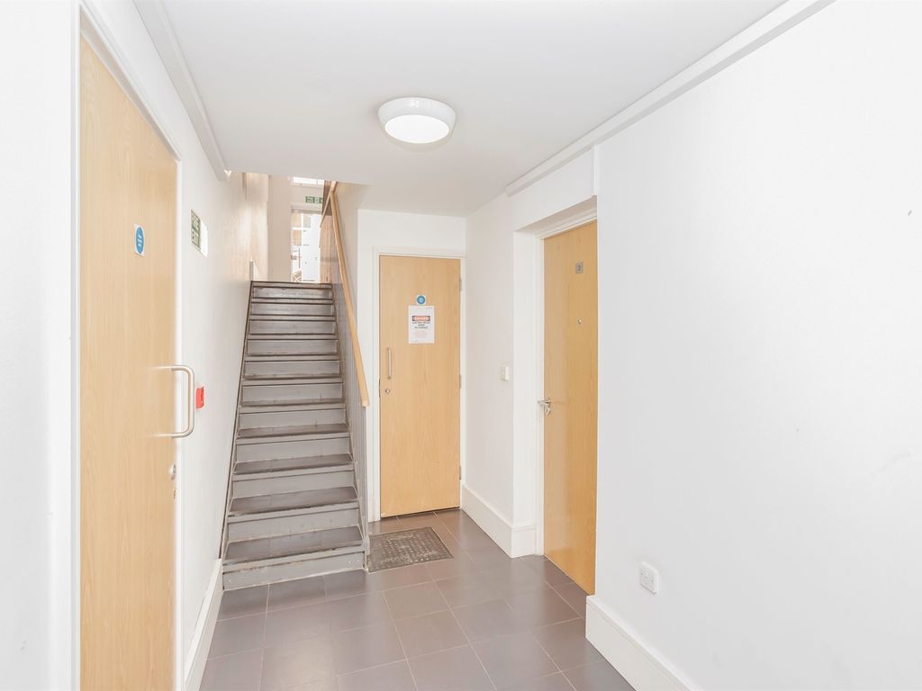 2 bed flat for sale in Wimbledon Street, Leicester LE1, £130,000