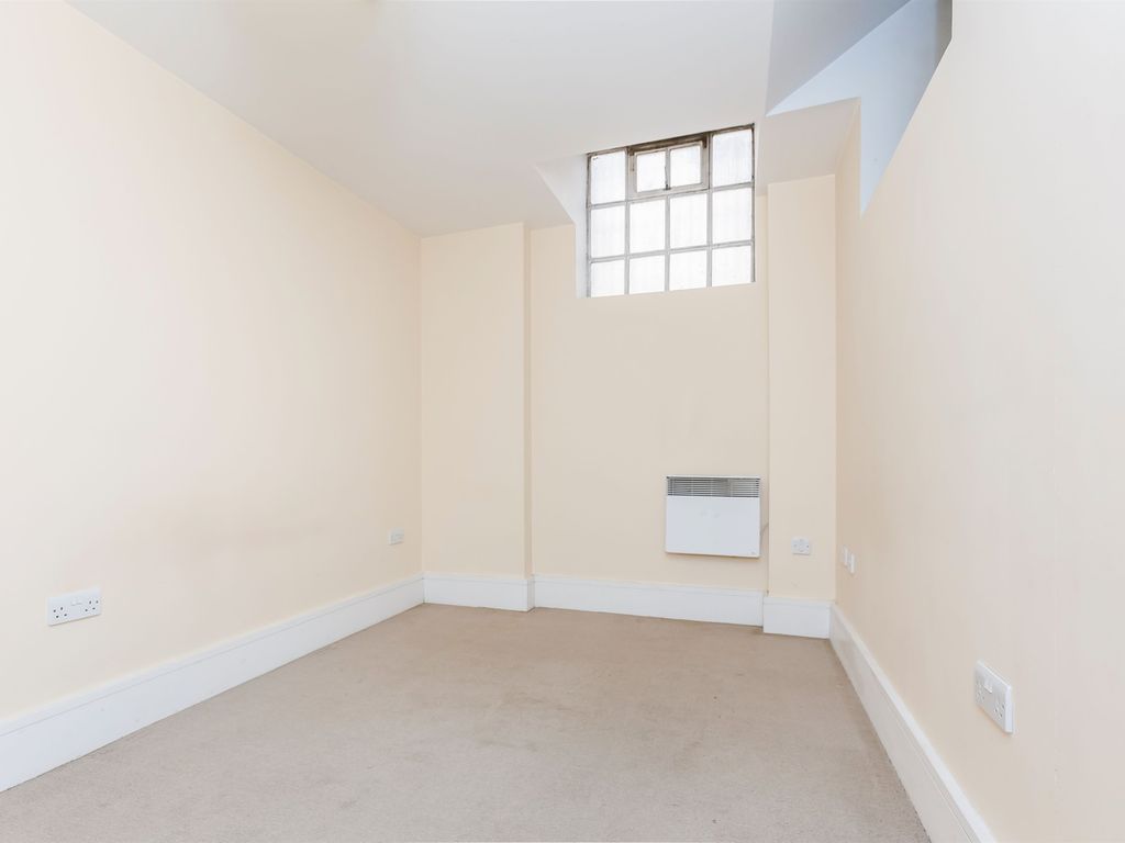 2 bed flat for sale in Wimbledon Street, Leicester LE1, £130,000
