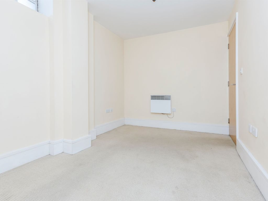 2 bed flat for sale in Wimbledon Street, Leicester LE1, £130,000