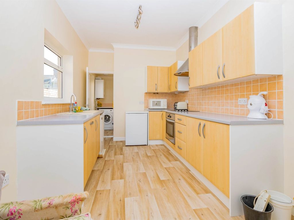 1 bed flat for sale in New Road, Portsmouth PO2, £140,000