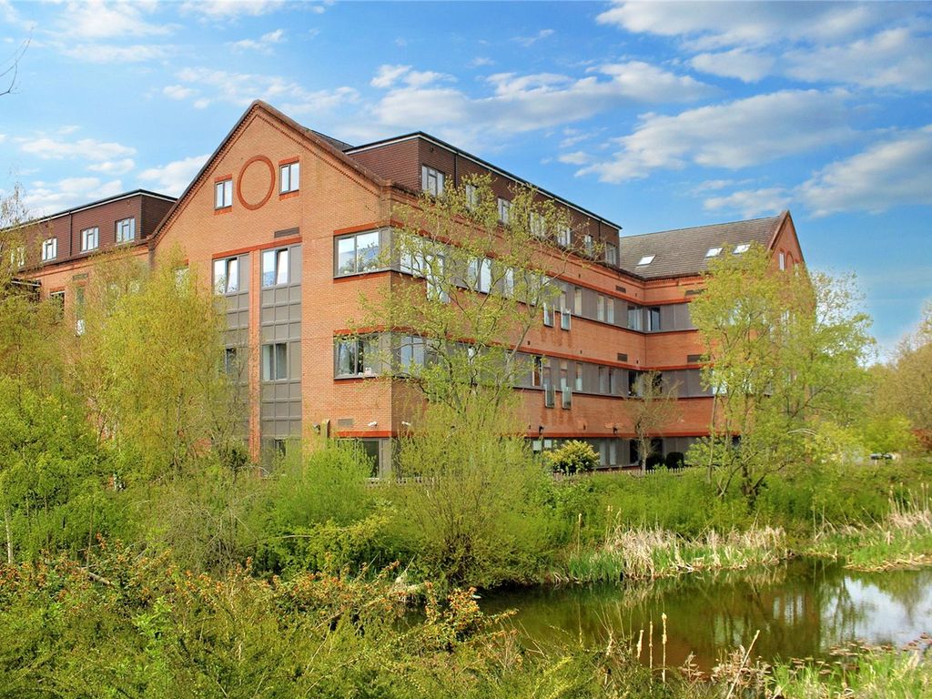 1 bed flat for sale in Bartley Way, Hook RG27, £150,000