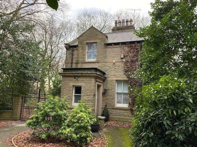 Commercial property for sale in Huddersfield, England, United Kingdom HD4, £899,999
