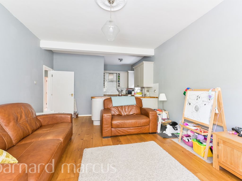 2 bed flat for sale in Sanderstead Road, Sanderstead, South Croydon CR2, £285,000