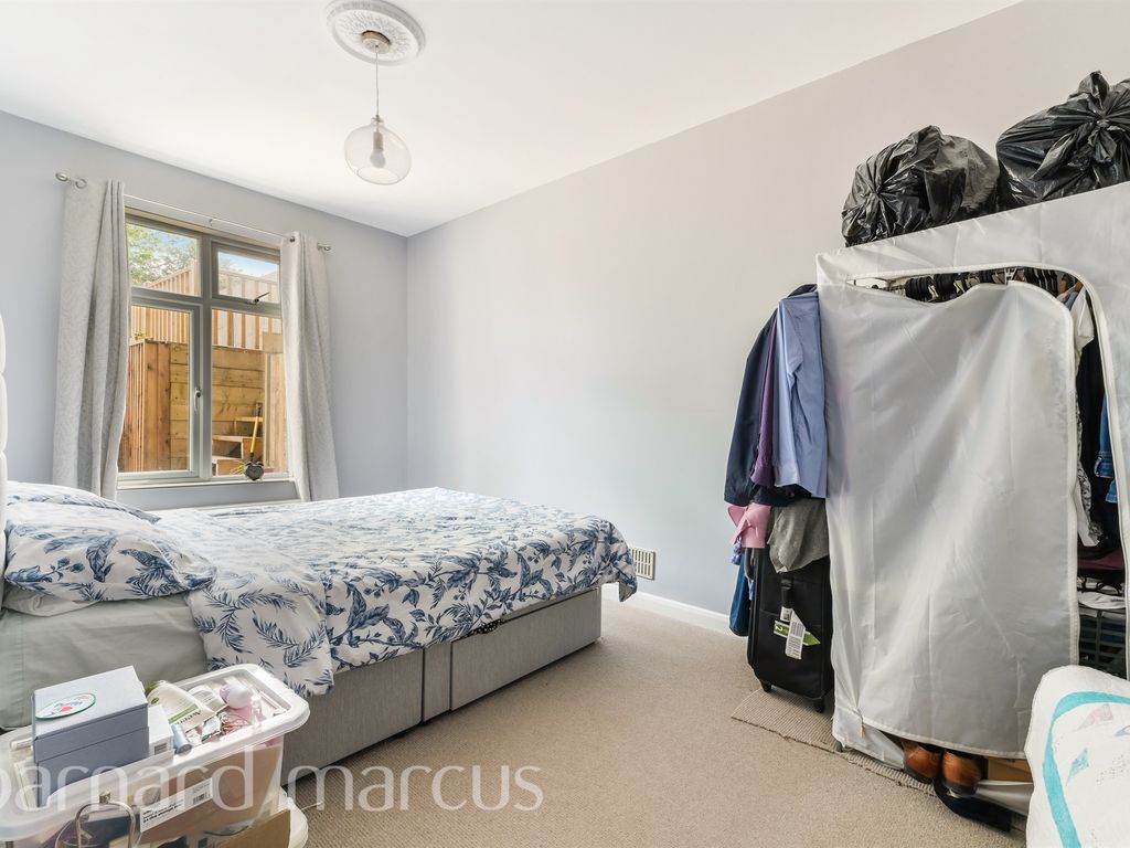 2 bed flat for sale in Sanderstead Road, Sanderstead, South Croydon CR2, £285,000