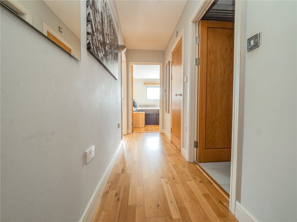 1 bed flat for sale in Altolusso, Bute Terrace, Cardiff City Centre CF10, £165,000