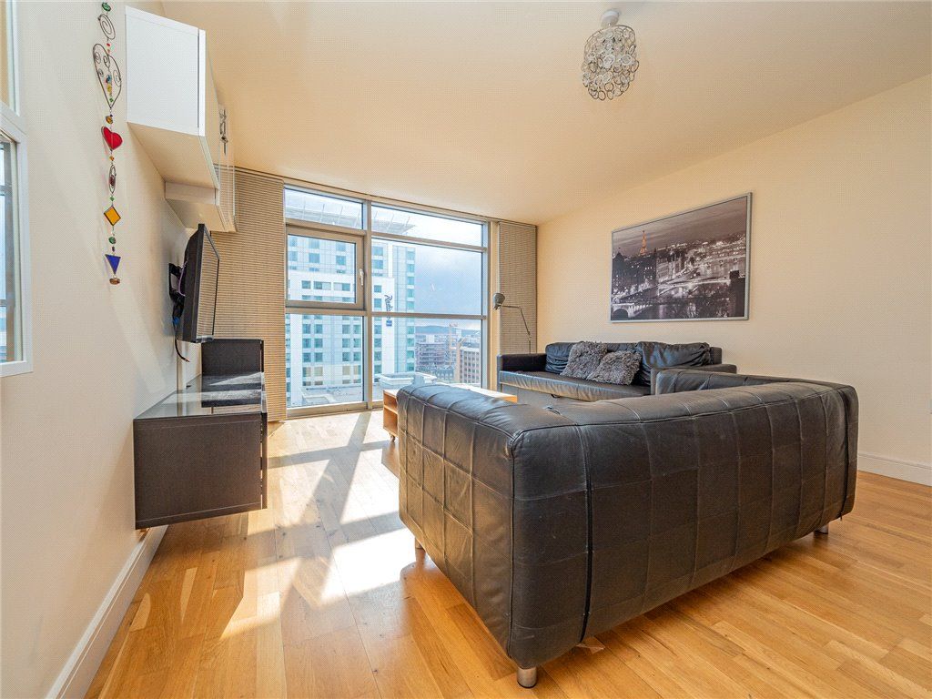 1 bed flat for sale in Altolusso, Bute Terrace, Cardiff City Centre CF10, £165,000