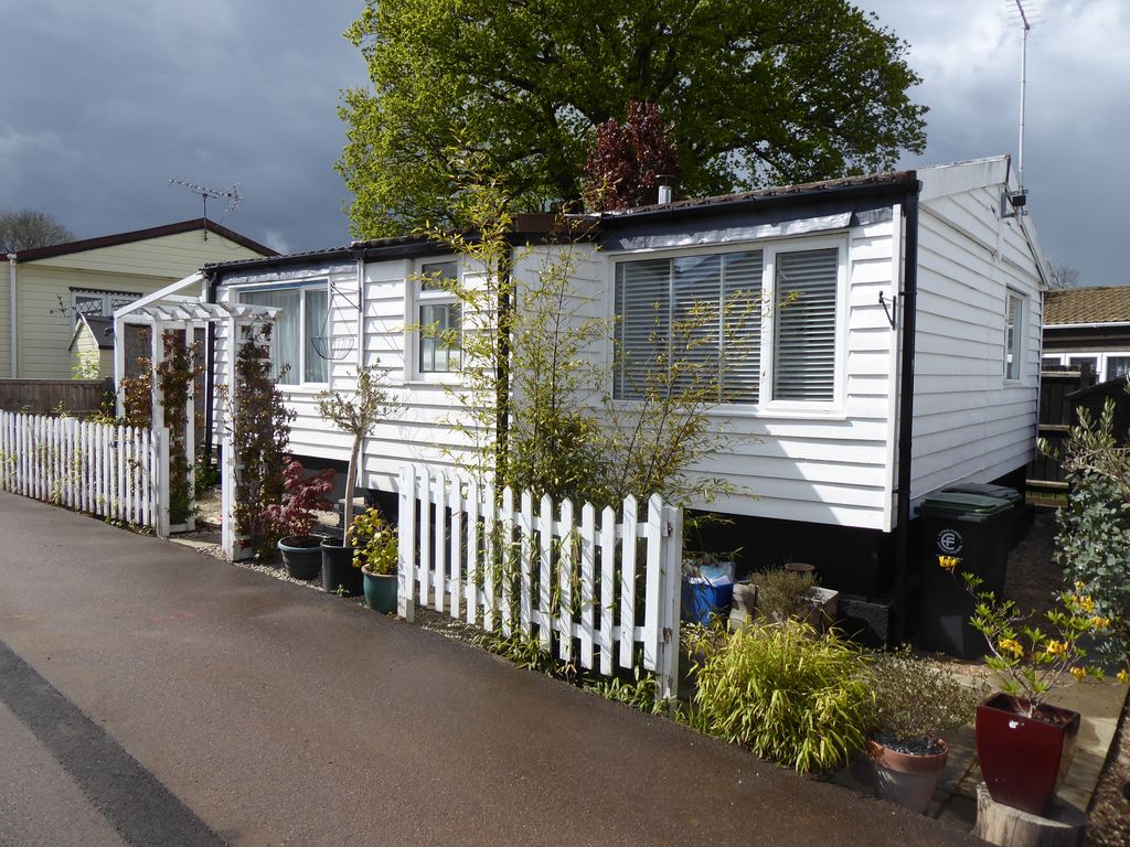 2 bed mobile/park home for sale in The Elms, Lippitts Hill, High Beech, Loughton, Essex IG10, £199,999