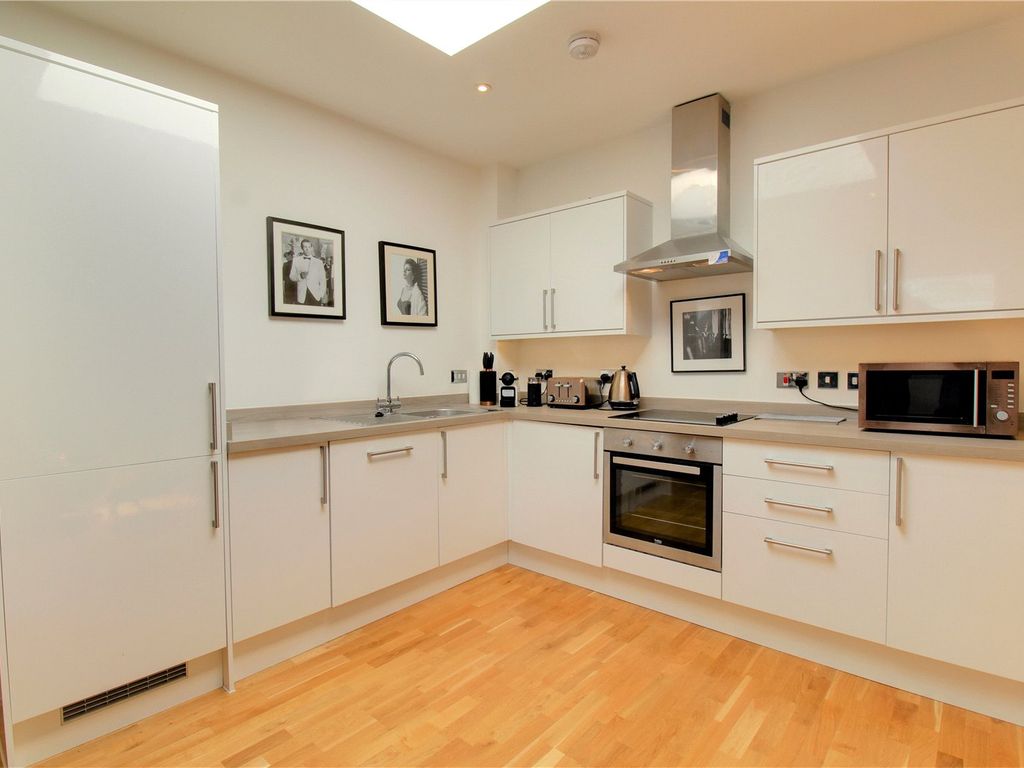 1 bed flat for sale in Bartley Way, Hook RG27, £165,000
