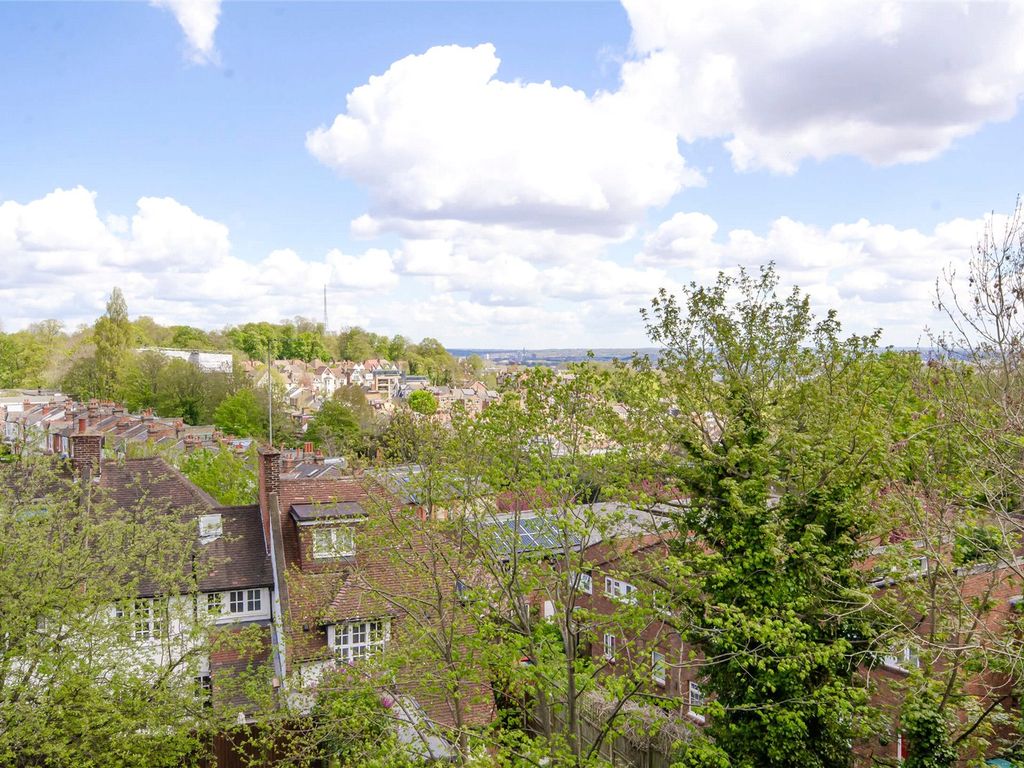 1 bed flat for sale in Bishops View Court, Church Crescent, London N10, £300,000