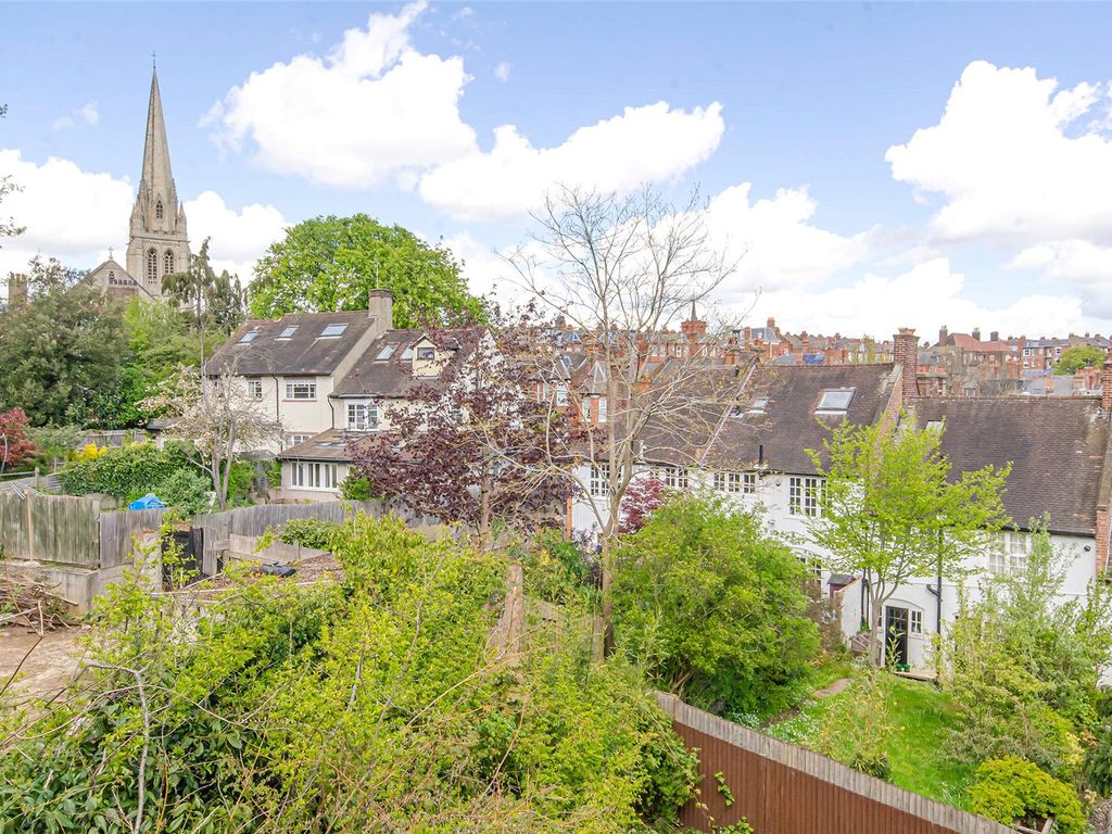 1 bed flat for sale in Bishops View Court, Church Crescent, London N10, £300,000
