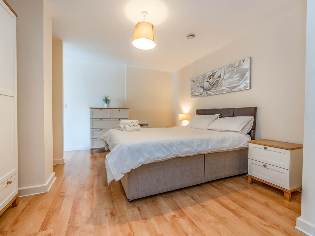 1 bed flat for sale in Beckhampton Street, Swindon SN1, £120,000
