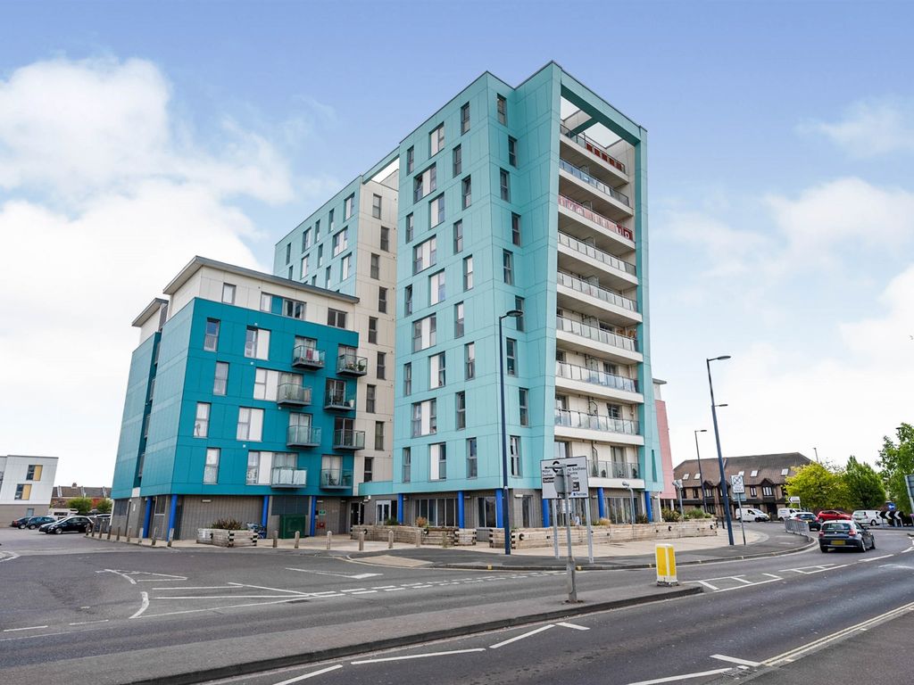2 bed flat for sale in Fratton Way, Southsea PO4, £170,000