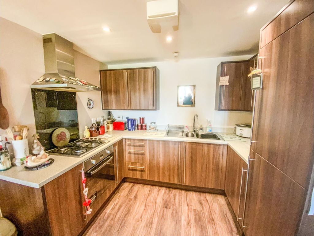 1 bed flat for sale in Heol Cae Tynewydd, Loughor SA4, £85,000