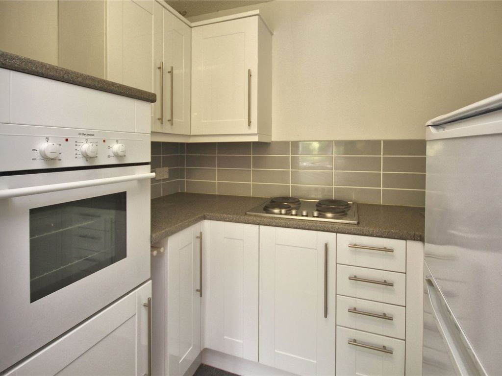 1 bed flat for sale in Mount Hermon Road, Woking, Surrey GU22, £69,950