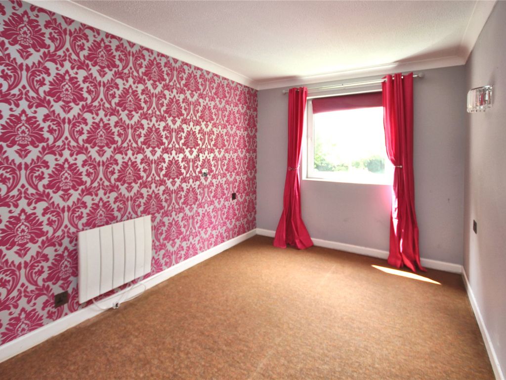 1 bed flat for sale in Mount Hermon Road, Woking, Surrey GU22, £69,950