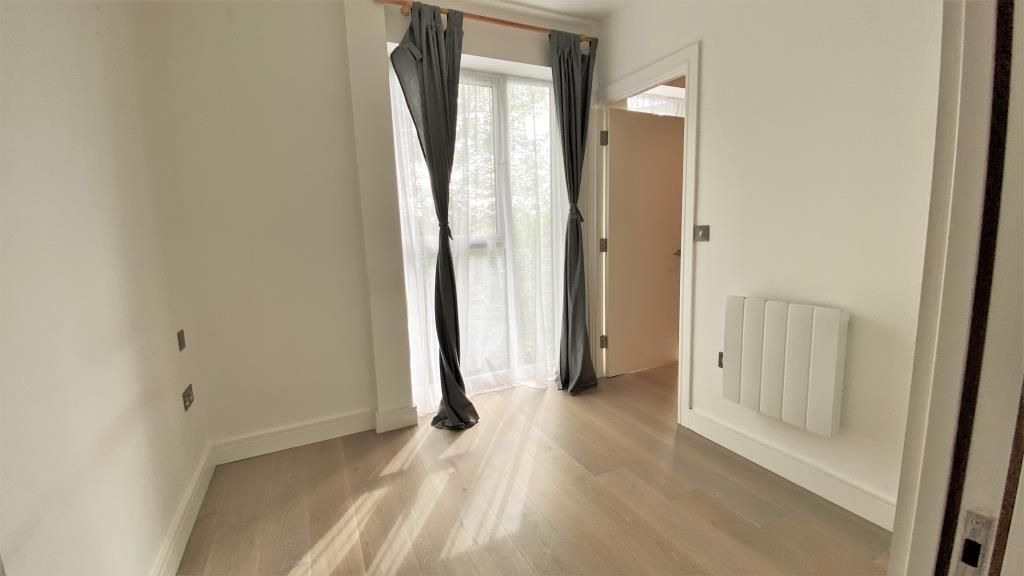 1 bed flat for sale in Wokingham, Wokingham RG40, £175,000