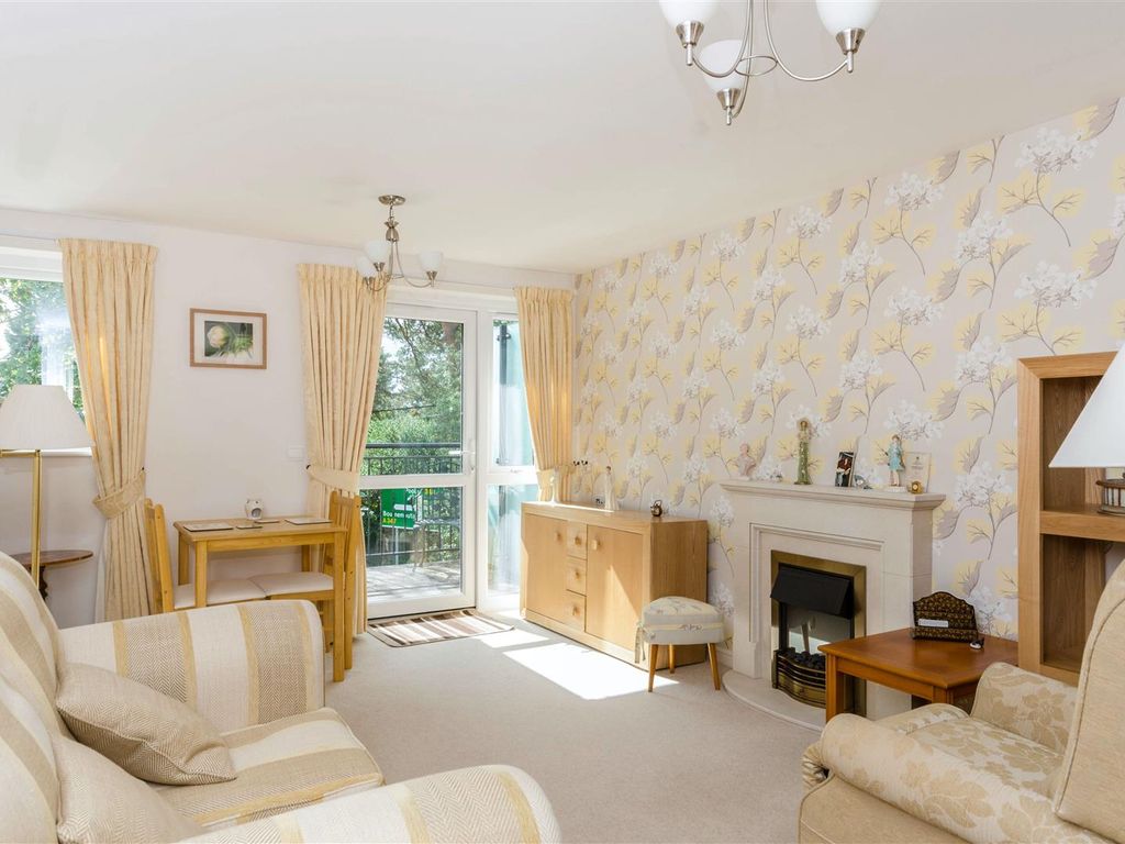 1 bed flat for sale in Cherret Court, Ferndown, Dorset BH22, £115,000
