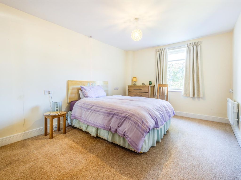 1 bed flat for sale in Wilton Court, Southbank Road, Kenilworth CV8, £189,000
